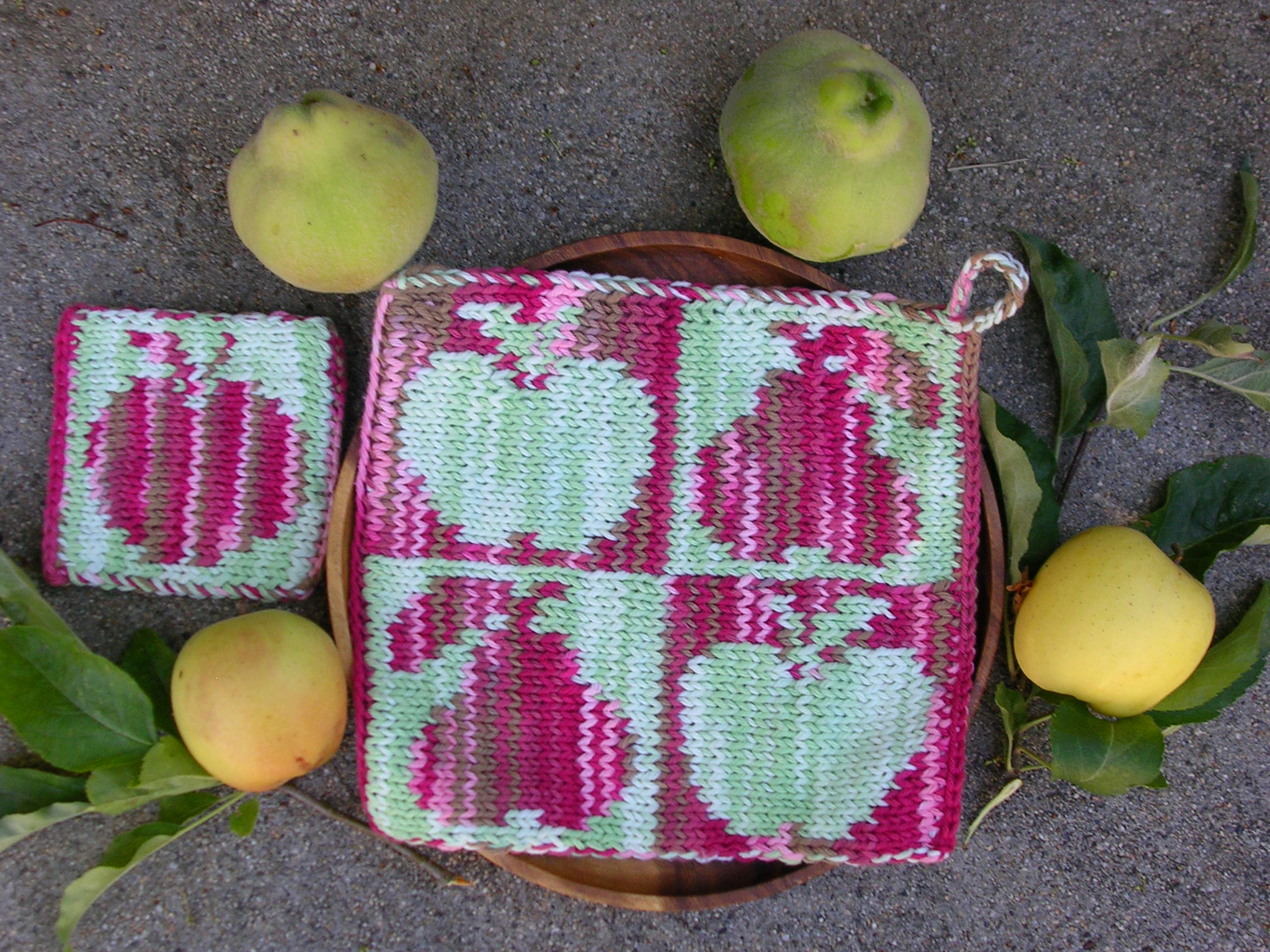 Set of 2 Same Printed Jumbo Pot Holders, 7x8, 2 RED APPLES, FARM